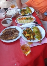 Repas sur la terrasse à Majunga